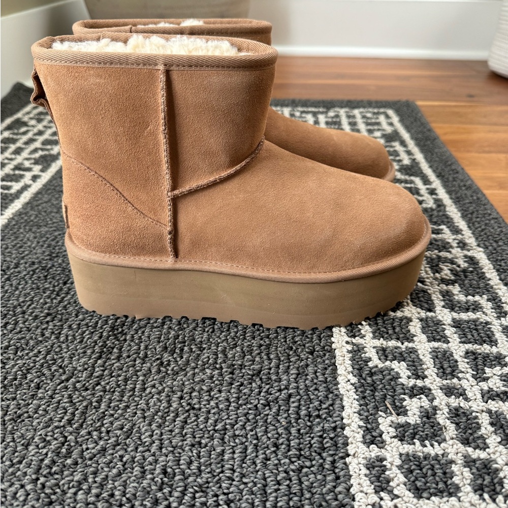 NWT UGG CLASSIC MINI PLATFORM BOOTS